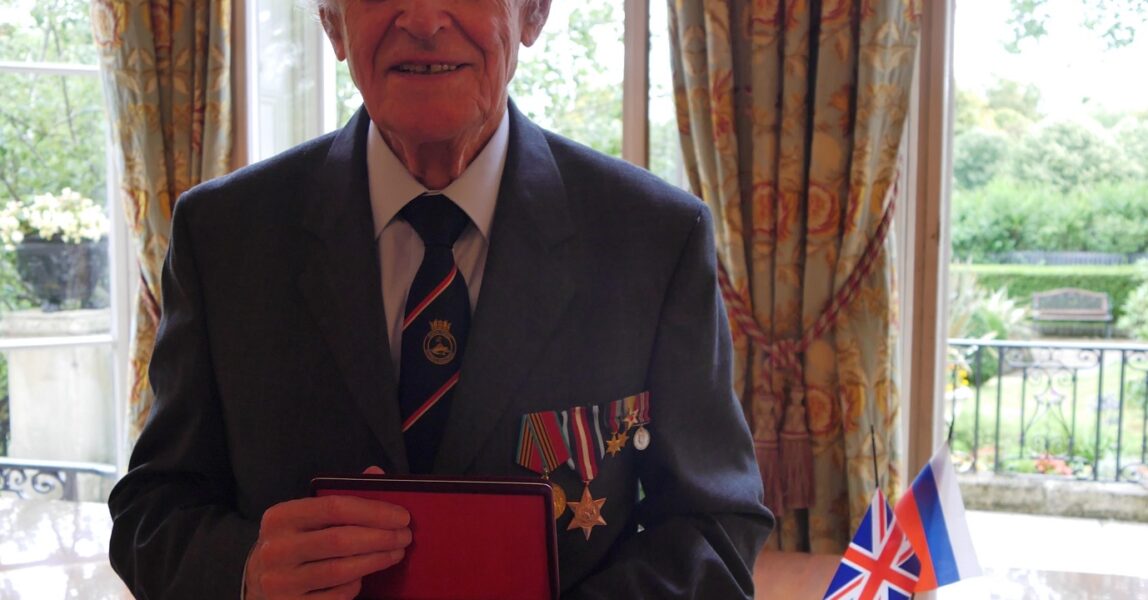 Image of Geoffrey Davis (M&Th 38-42)