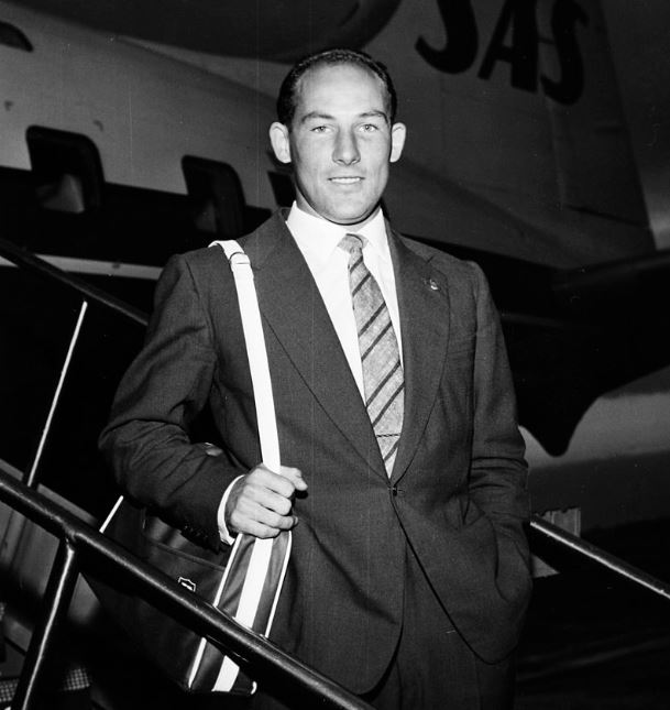 Sir Stirling Moss, OBE (L 43)